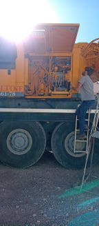 Servicio técnico y diagnóstico sobre grúa móvil LIEBHERR LTM 5120-5.1.
