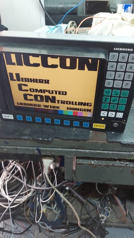 Diagnóstico y trabajo sobre sistema de control LIEBHERR LICCON.